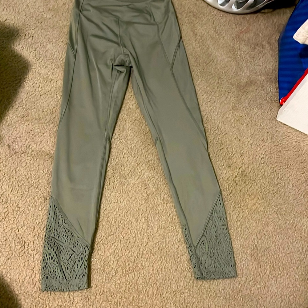 Super cute olive green PONK active workout leggings size XS